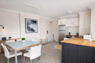 North Quay Riverfront Apartment - 2