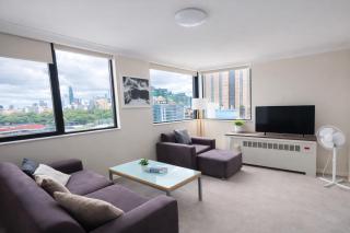 North Quay Riverfront Apartment - 9