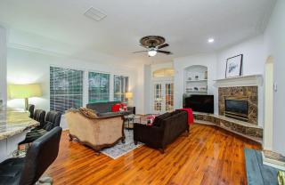 Family-Friendly 4BR Big Yard & spacious Patio - 0