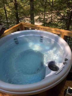 Theodore Tiny Cabin- RRG Hot Tub Pet Friendly - 9
