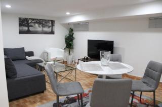 Private Basement in Toronto Separate Entrance - 3