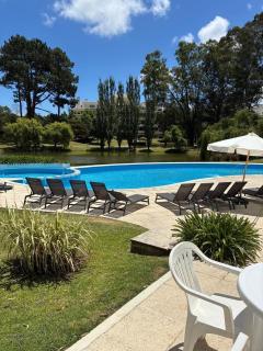 Genial apto en Solanas, piscinas climatizadas, verdes y relax - 0