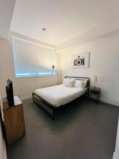 Chic industrial apartment, FREE parking - 8