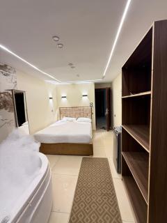 Middle east pyramids veiw &jacuzzi - 7