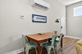 The Matt Winn Suite A Cozy Modern Brick Home - 6