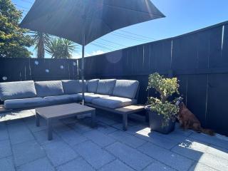 Mount Beach Holiday Retreat Walk to Beach, Cafes, Shops, Bay Oval, Supermarket and Blake Park Sleeps 6 Plus with 3 Bedrooms and Separate Cabin, Large Bifold creates Fantastic Indoor Outdoor Flow - 6