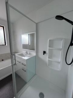 Mount Beach Holiday Retreat Walk to Beach, Cafes, Shops, Bay Oval, Supermarket and Blake Park Sleeps 6 Plus with 3 Bedrooms and Separate Cabin, Large Bifold creates Fantastic Indoor Outdoor Flow - 5