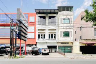 RedDoorz at Theodore Homestay Medan - 9