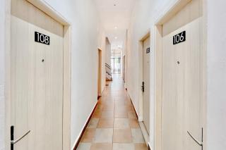 RedDoorz at Theodore Homestay Medan - 6