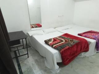 Shivay Guest House 1 - 2