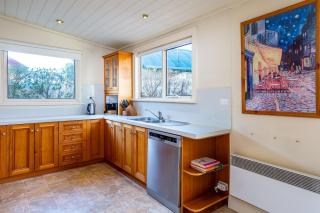 Queen St Cottage Family Retreat in Sandy Bay - 3