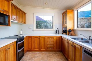 Queen St Cottage Family Retreat in Sandy Bay - 2