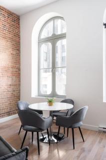 Bright Old Montreal Loft Steps to Notre-Dame Basilica - 9