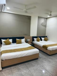 Hotel Embassy Inn - 1