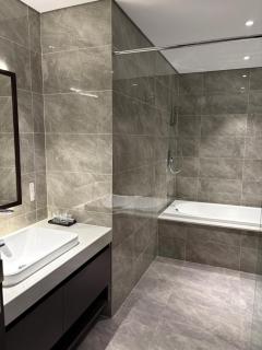 Căn hộ hạng sang view biển The Sapphire Hạ Long - 8