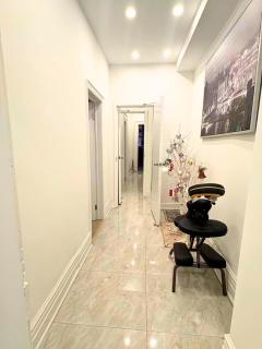 201Bright Cozy Bedroom on Bathurst Private Ensuite Steps to Transit - 8