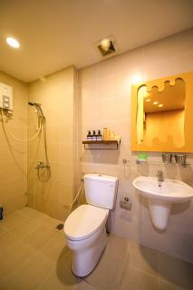 The Golden Glow Studio Private Self-Check In Center District 10 - 8