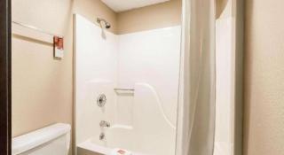 Econo Lodge Martin - 5