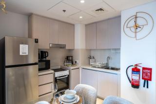 Luxury 1BR at Waters Edge in Yas Island Escape - 2