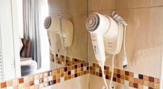 Nana Chat Bangsaen Hotel - 1