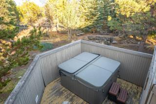 3 Mulligan Hot Tub on Private Deck - 4