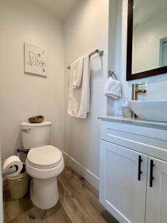 All Included USC Suite with private Balcony 4 Minutes Away fast Wifi and Free Laundry Long Term - 4