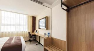 GreenTree Inn West Railway Station North Square Hotel - 1