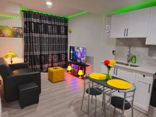 SwitHome Properties Cozy Cautley Guest Suite, Near YEG Airport - 0