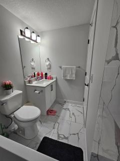 SwitHome Properties Cozy Cautley Guest Suite, Near YEG Airport - 1