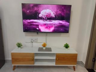 Cozy,Modern ,Fast WiFi opposite GTC - 1