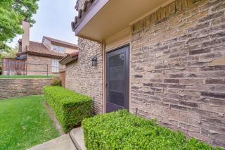 Near Expressways! Cozy Dallas Condo w/ Workspace - 8