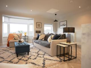 3 Bedroom House in Glan Conwy By N And N Stays, Spacious house with 3 full bathrooms, stunning views and private parking - 0