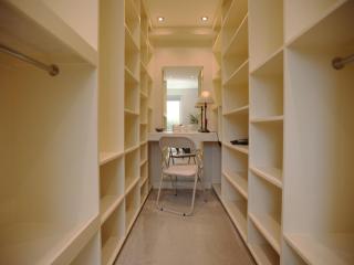 3 Bedroom House in Glan Conwy By N And N Stays, Spacious house with 3 full bathrooms, stunning views and private parking - 1