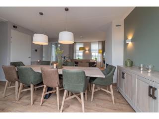 luxury 8-person Wellness villa with sauna and outdoor hot tub is unique - 9