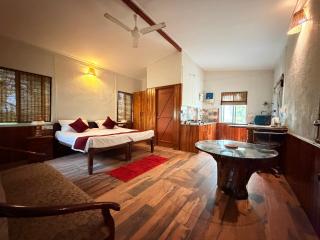 The Wild Escape Farmhouse Retreat - 4