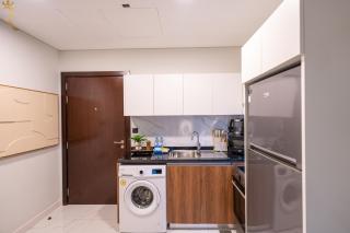 Elegant Masdar 1BR Chic Modern Retreat - 4