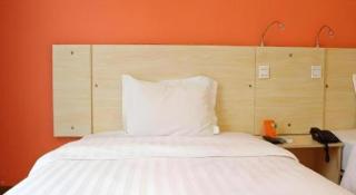 7 Days Inn Chengdu Huayang Metro Station Binfen Plaza - 1