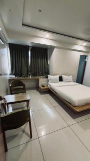 Nova Yashraj Hotel - 7