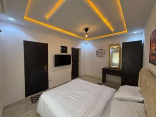 Q2Shortlet Apartment - 2