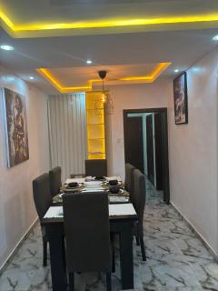 Q2Shortlet Apartment - 1