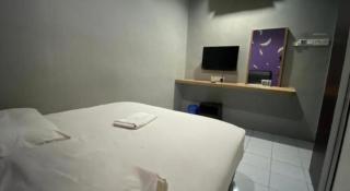 OYO 89760 Harmoni Inn Hotel -  - 1