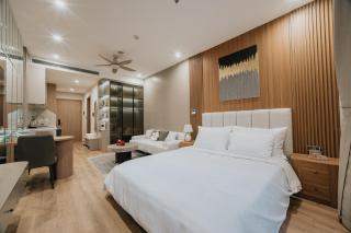 Comzy Ha Long Bayview Luxury Apartment at ICON40 - 5