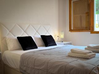 Villa with panoramic view, garden and private pool - 5
