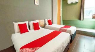 Super OYO 89465 Golden Lounge - 9