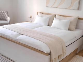 Moderne Ferienwohnung,Sauna im Haus, Parkplatz Hunde willkommen, nahe Schloss, Waldeisenbahn, Hermansbad, UNESCO Geopark, nahe polnischer Markt, Top Lage für Ausflugsziele zum Wandern oder Radfahren - 9