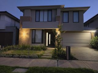 Edge Luxury Truganina Stay - 9