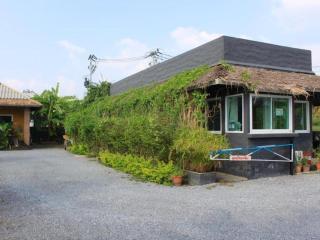 The Park Drive-Thru Check-In Resort - 8