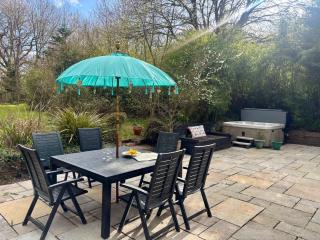 Splendid, spacious 7 Bedroom holiday home with Hot Tub - Isle of Wight - 6