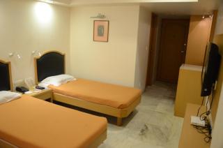 Hotel Yuvraj - Vadodara - 6