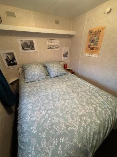Mobilhome situé côté ville et côté campagne - 8